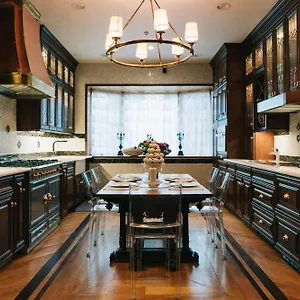 Northern Lights Mansion 3* New York